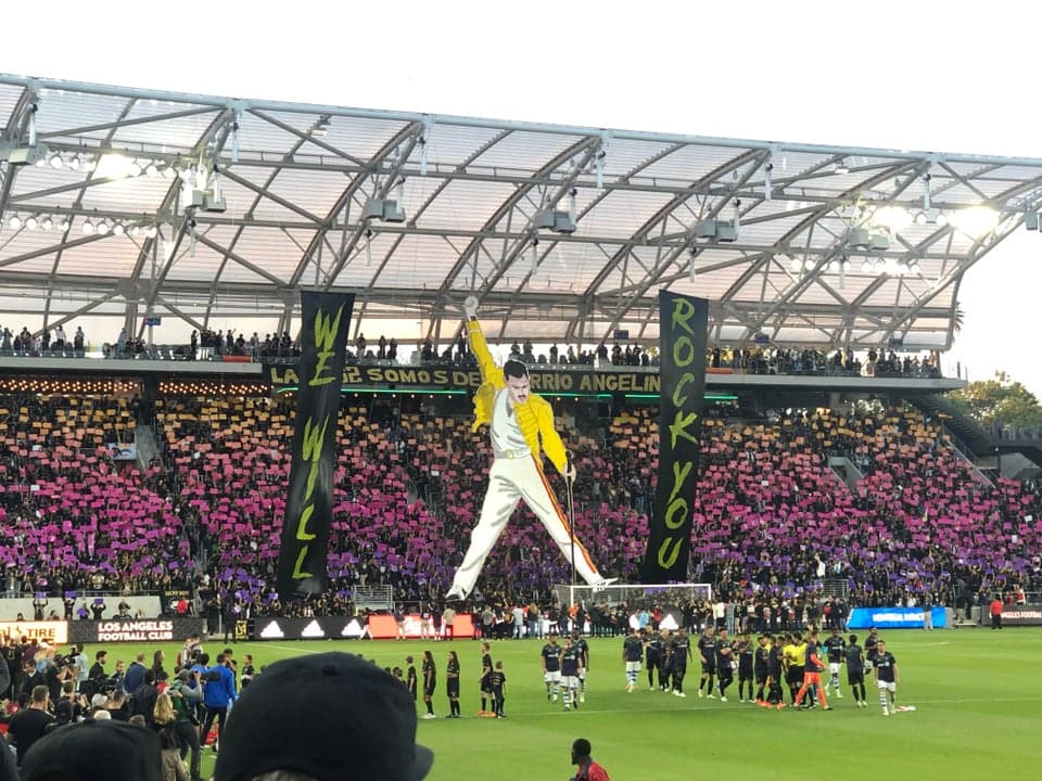 Tifo presentado por la afición del LAFC contra Montreal Impact.