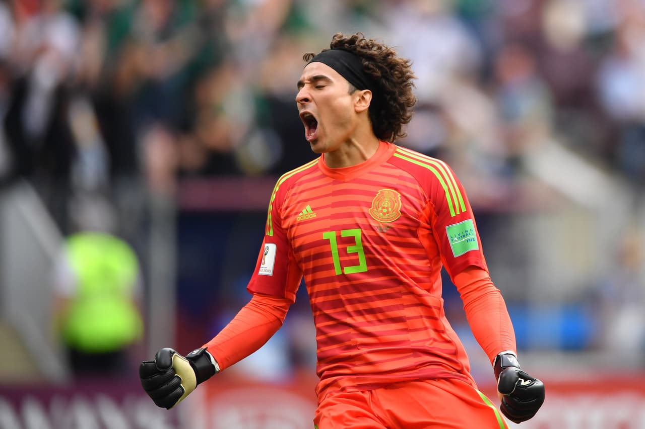 Guillermo Ochoa (10): El guardameta mexicano respondió cada vez que fue exigido en tiros de todo tipo, en los minutos finales le dio la calma al equipo mostrando frialdad y tranquilidad.