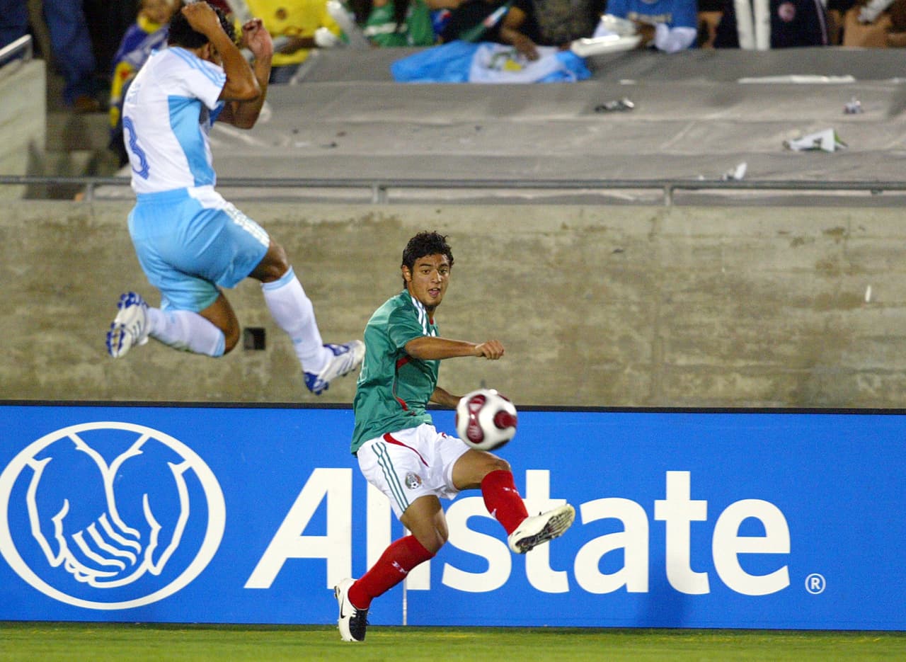 El equipo mexicano mostraba confusión al inicio del partido, pues la primera anotación de Guatemala significaba presión para igualarlos.