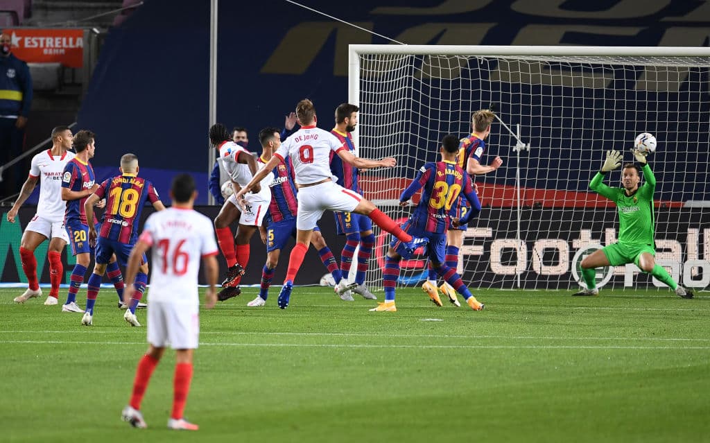 Barcelona y Sevilla empatan con un gol durante la quinta jornada de LaLiga. Coutinho fue el autor del gol por parte del Barca, mientras que Luuk de Jong lo hizo para el conjunto sevillano.