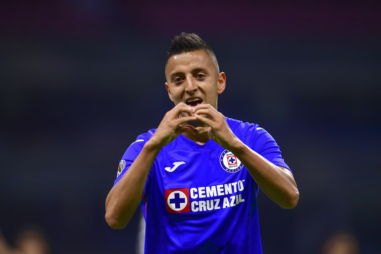 Con solitario gol de Roberto Alvarado (42'), Cruz Azul vence 1-0 a Monterrey y alargan su racha de victorias a nueve. Cruz Azul se queda como líder solitario del torneo y los Rayados bajan a cuarto lugar y podrían caer al quinto si es queToluca vence al Pachuca.