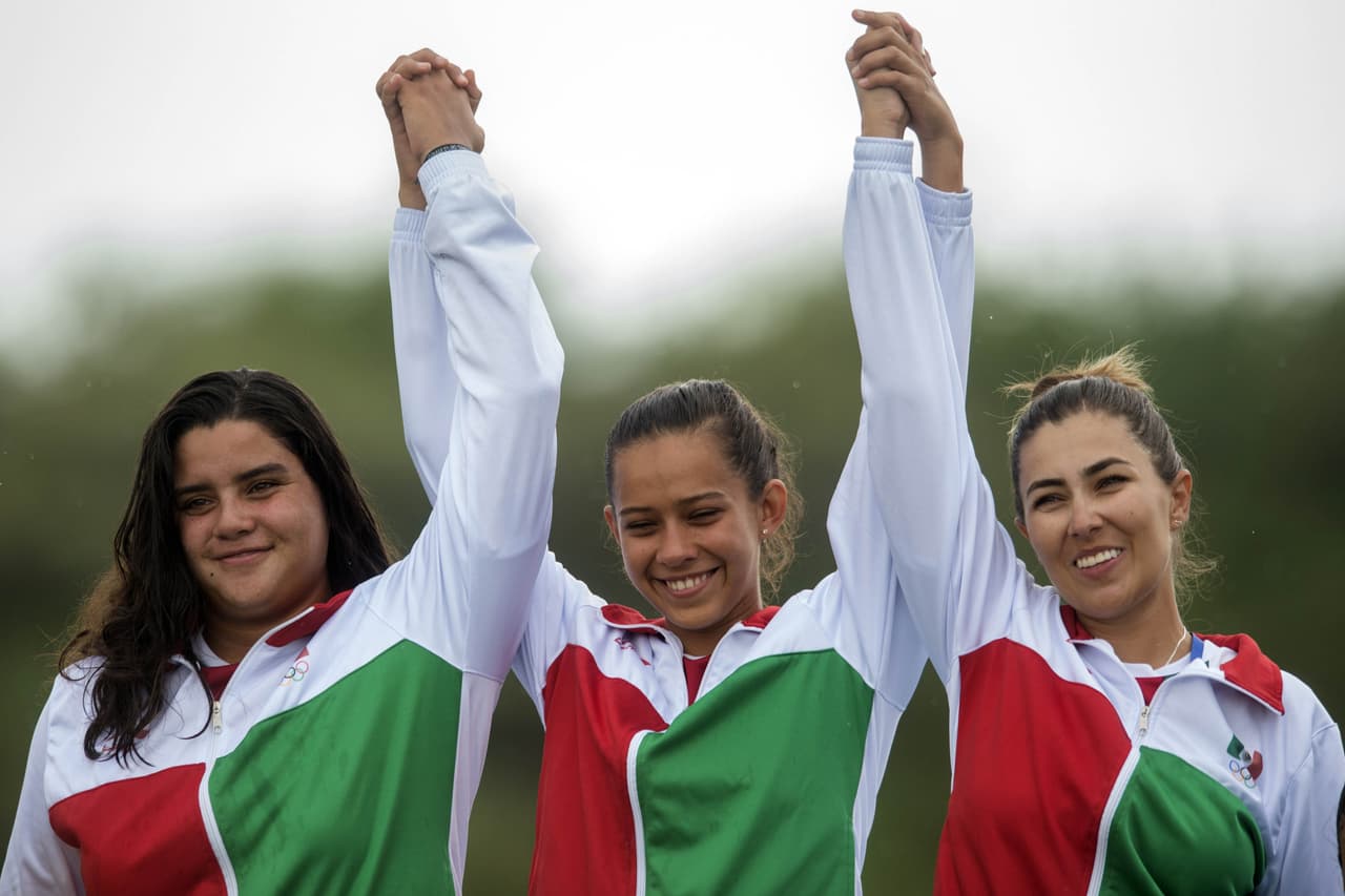 El equipo femenino mexicano estuvo integrado por Linda Ochoa, Andrea Becerra y Esmeralda Sánchez.