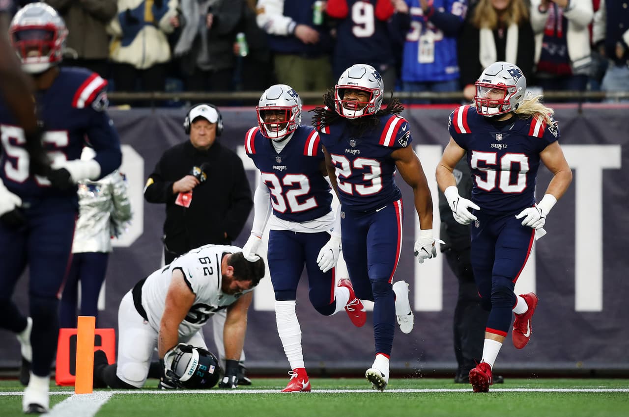 Los New England Patriots apalearon 50-10 a los Jacksonville Jaguars con tremendo juego de Mac Jones.