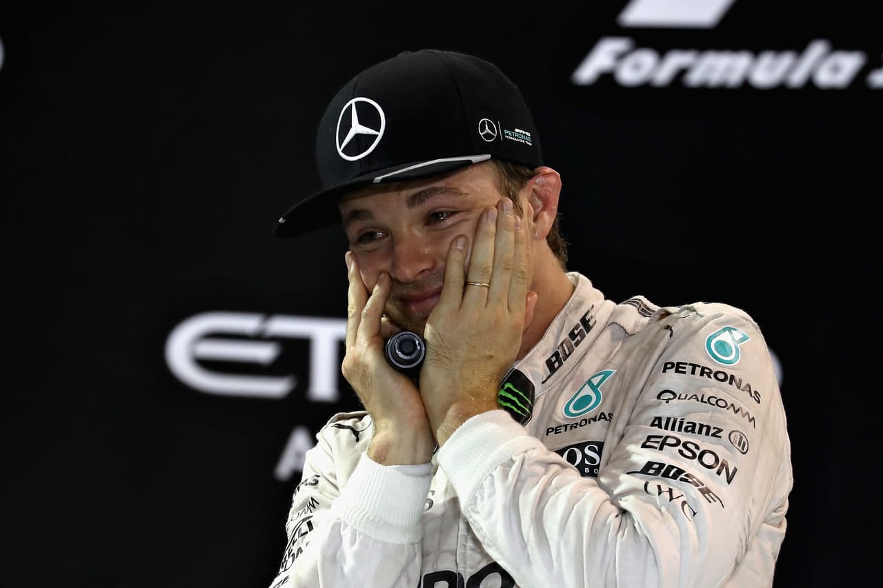 Nico aguantó el contraataque final de Lewis, que no le bastó al inglés para festejar una cuarta corona, pero añadió emoción a la tercera edición seguida de la 'Fórmula Mercedes'.