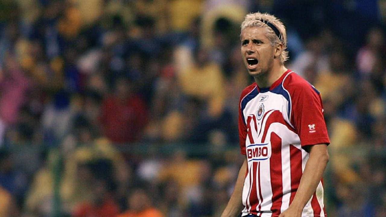 El mexicano más recordado por Boca Juniors, vistió los colores de Tecos, Morelia, Pachuca, Guadalajara, Chiapas, Querétaro, San Luis, Chivas USA y Nayarit.