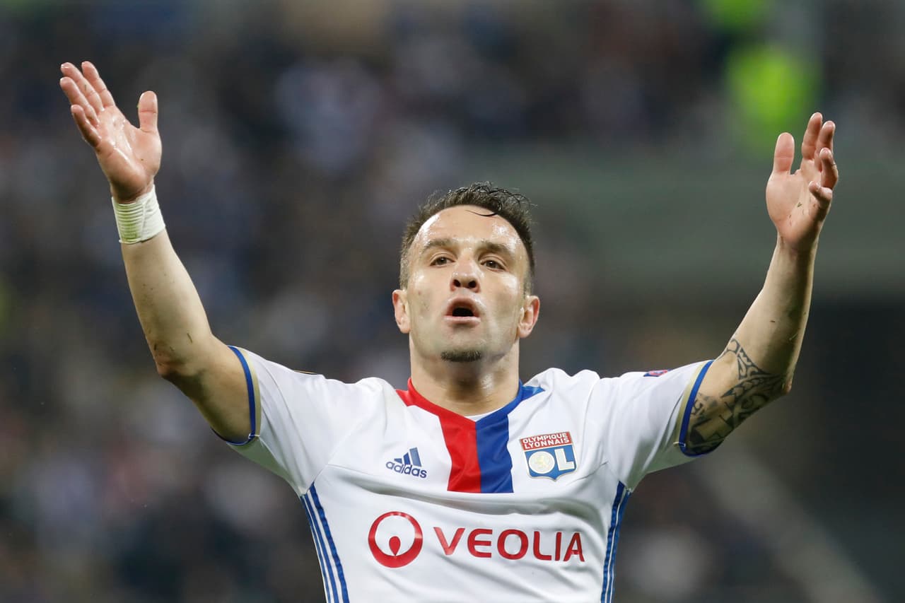 El francés Mathieu Valbuena podría salir del Lyon para la próxima temporada y recalar en el Fenerbahce de Turquía.