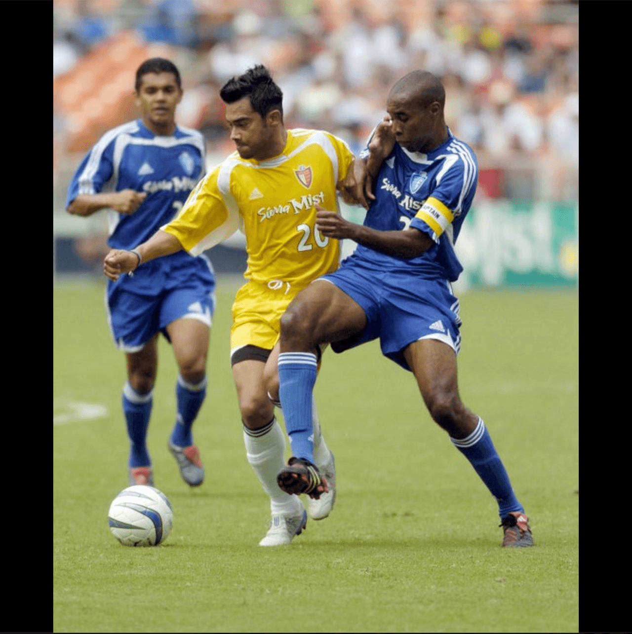En 2004 la MLS Este derrota 3-2 a las estrellas del Este frente a 21,378 fans en el estadio RFK en Washington D.C. Este fue el sexto partido de Este contra Oeste, donde el Este extendió su récord a 4-1-1. El único empate ocurrió en el 2001.