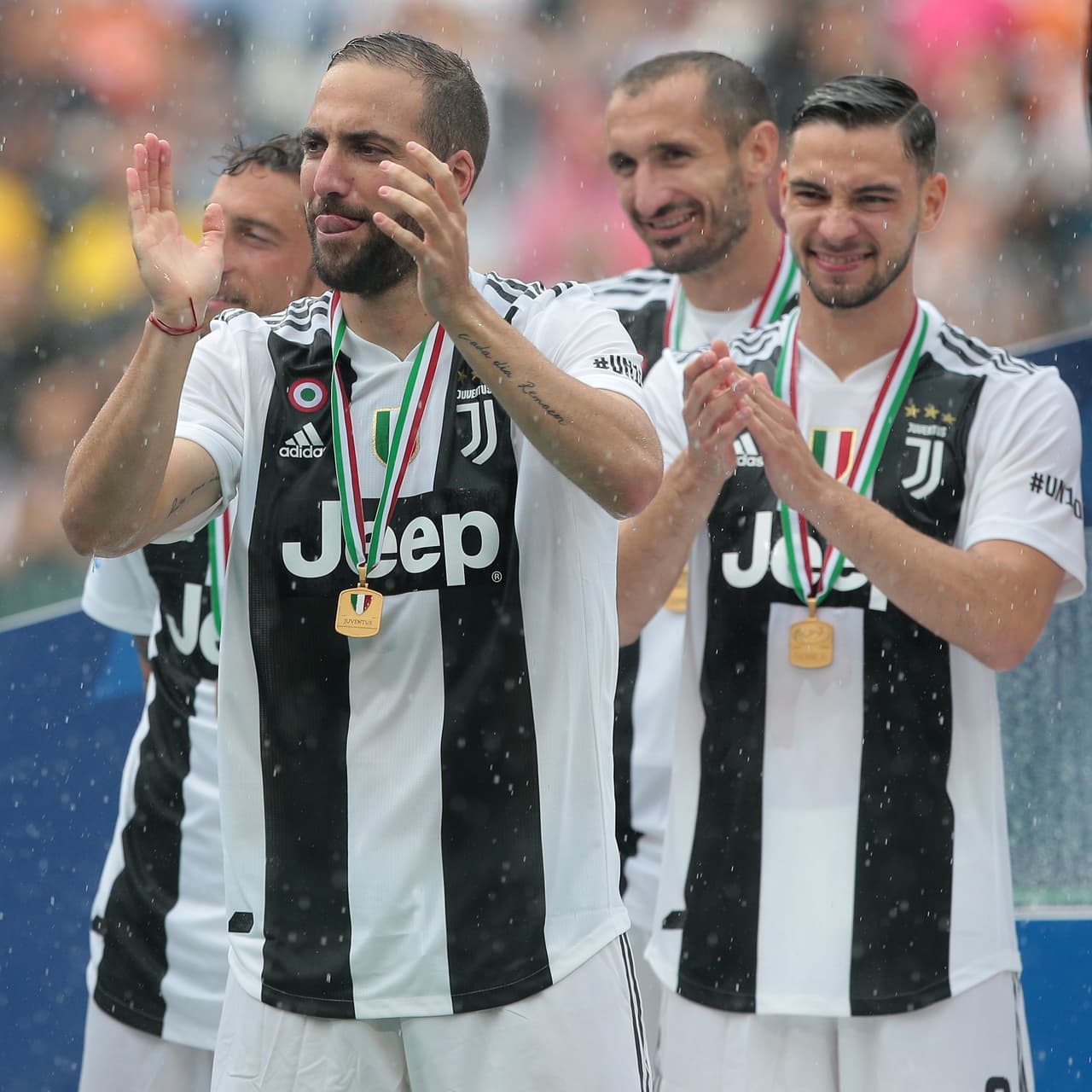 Juventus podría perder a Gonzalo Higuaín, quien sería objetivo de Maurizio Sarri en su posible llegada al Chelsea.