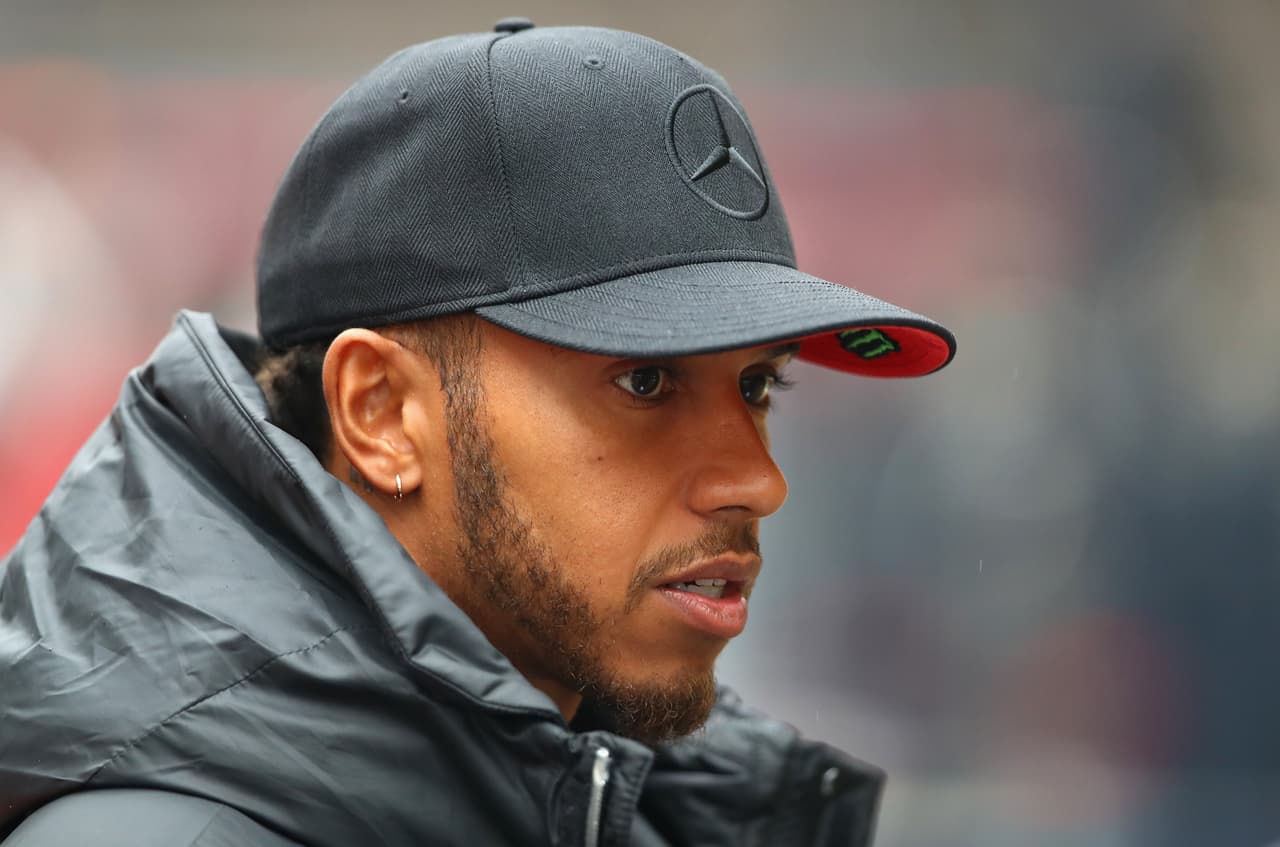 El británico contó, con los nuevos carros y los nuevos neumáticos será todavía mucho más importante el trabajo en equipo. "Con los nuevos carros tenemos que trabajar de un modo más cercano, todavía más como un equipo" y "tomar decisiones de forma colectiva".