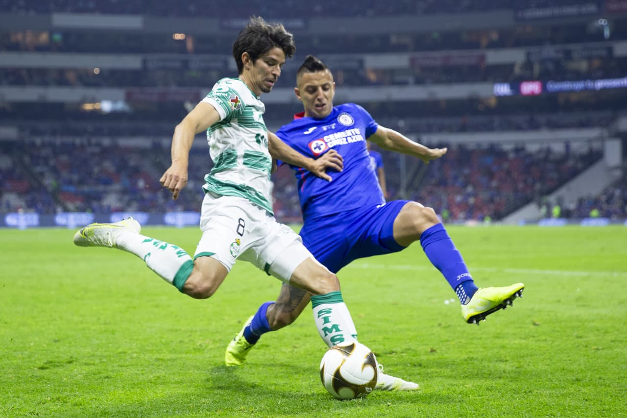 Los laguneros no habían podido crear peligro por las bandas con sus laterales y extremos, una de sus principales armas.