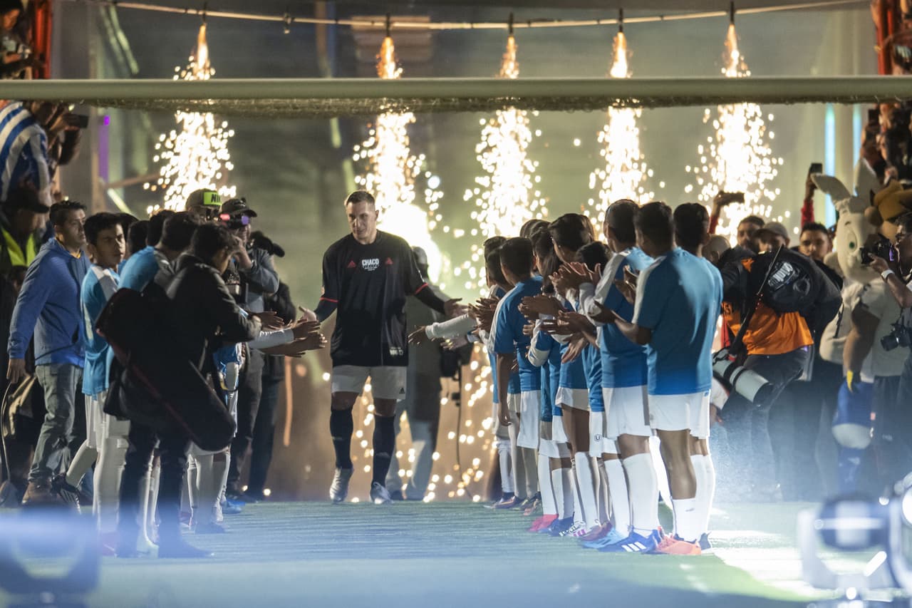 Emoción, goles, amigos, exfutbolistas, jugadores en activo y lágrimas, así se desarrolló la despedida del argentino nacionalizado mexicano.