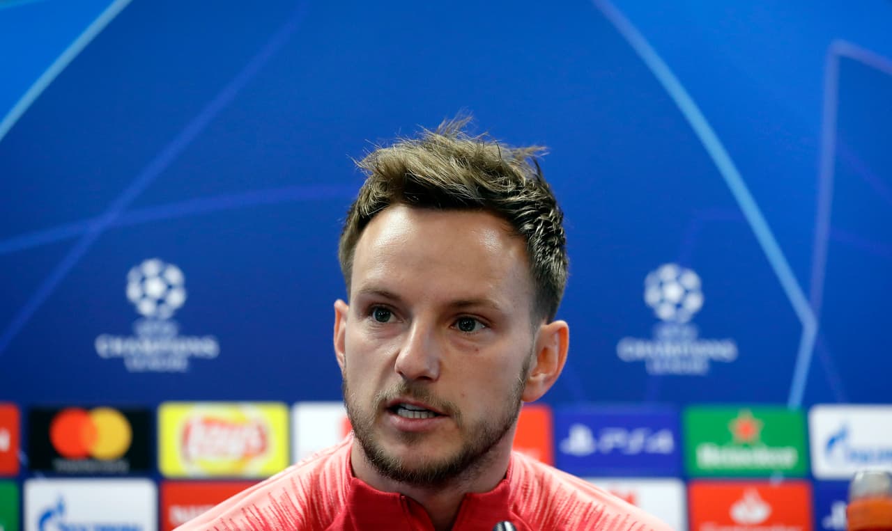 Llegó en 2014 por 18 millones y fue forzado a cambiar su posición para encajar. Llegó a ser un gran contención junto a Busquets y ha rendido también como interior. Siendo un gran futbolista, no ha podido ganarse a la afición ni un puesto como titular indiscutible y podría salir este verano como moneda de cambio.