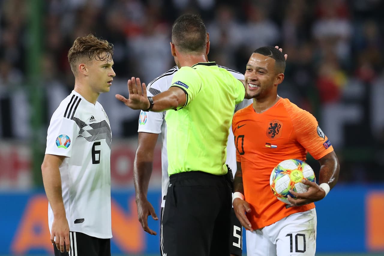 Alemania vencía 1-0 tras un gran primer tiempo pero Holanda mejoró con los cambios de Koeman y remontó en la segunda parte. Frenkie de Jong, Donyell Malen, Georginio Wijnaldum y un autogol de Jonathan Tah permitieron la remontada frente a los germanos que se adelantaron con gol de Gnabry y recortaron distancias gracias al penal bien ejecutado por Toni Kroos.