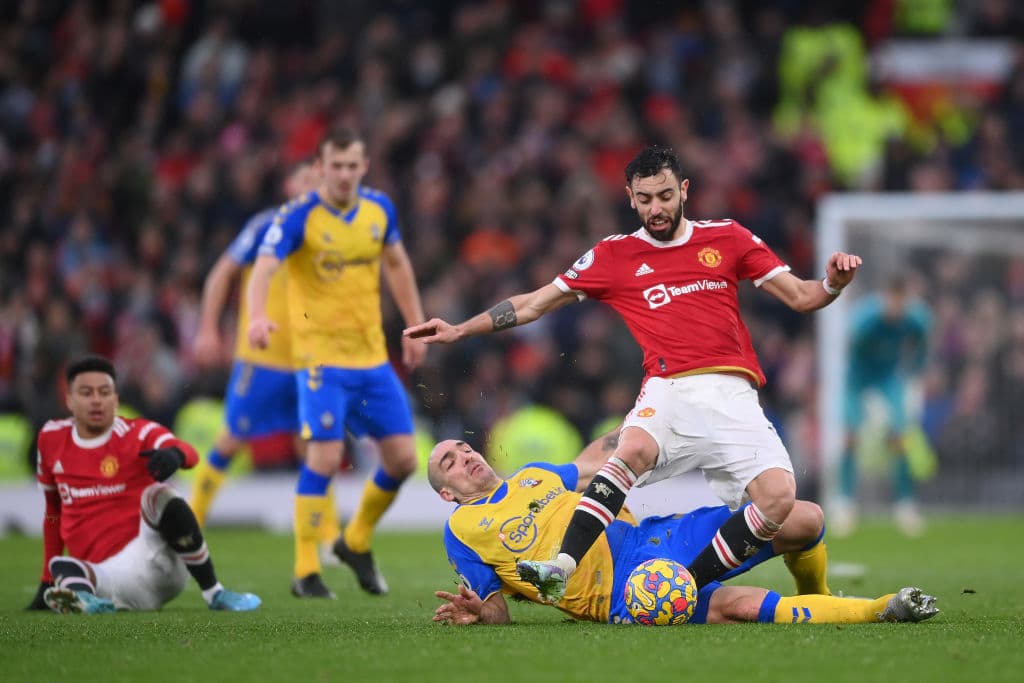 Manchester United tropieza y empatan 1-1 con el Southampton, Manchester City pasa por encima del Norwich City 0-4, Brentford empató 0-0 con el Crystal Palace, Everton golea 3-0 al leeds United y Watford cae en casa 0-2 con el Brighton & Hove Albion.