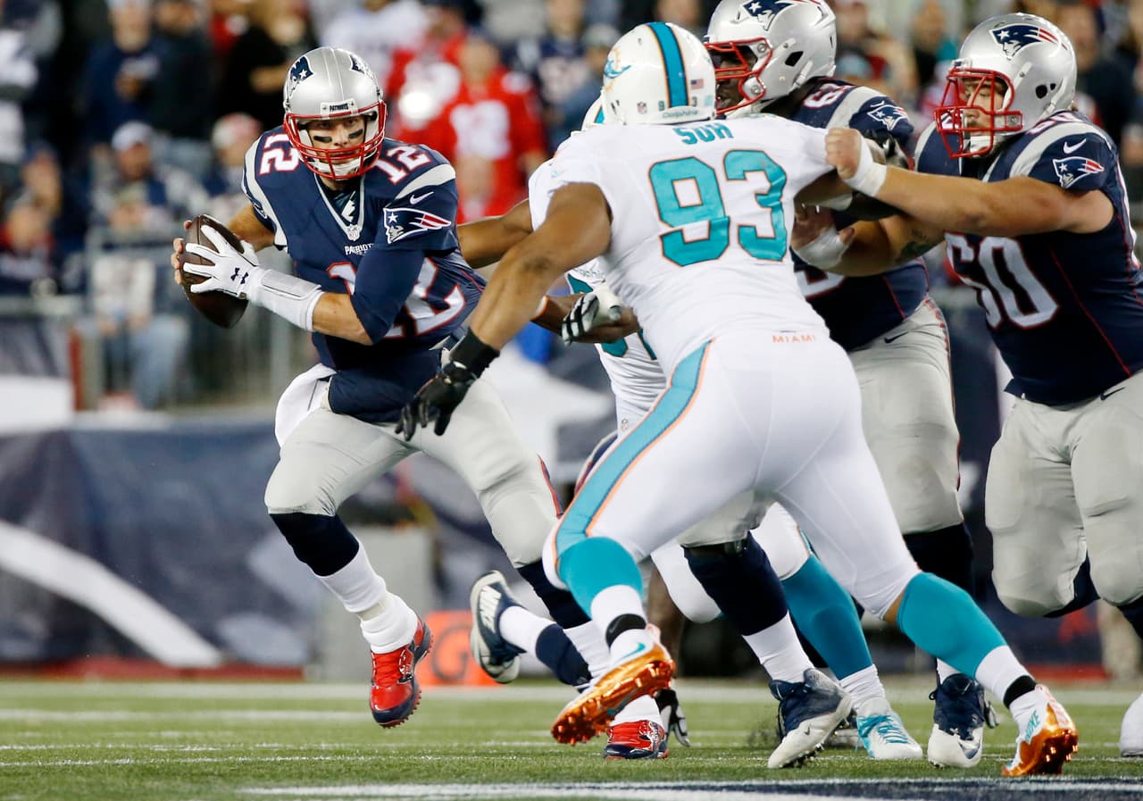 La actuación eclipsó el récord de Peyton Manning y Drew Brees de 18 juegos con al menos cuatro pases de TDs sin intercepción.