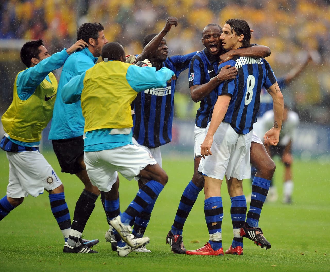 Zlatan fichó para el Inter de Milán en agosto de 2006, donde fue nombrado mejor futbolista del año de la Serie A. Logró tres Ligas y dos Supercopas.