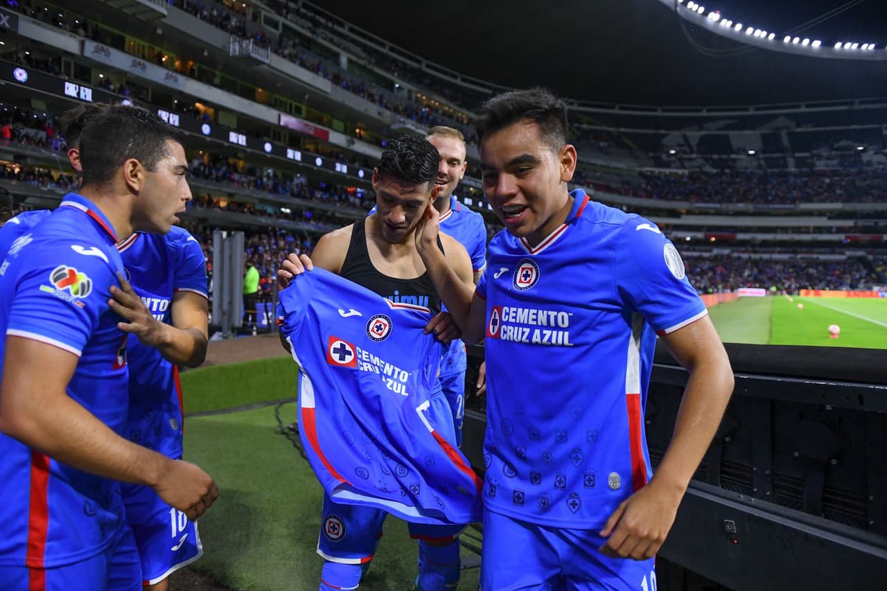 Uriel Antuna abrió el marcador en el agregado de la primera mitad con un riflazo a segundo palo a pesar de que tenía poco ángulo.