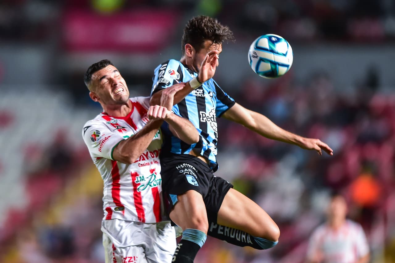 Necaxa y Gallos Blancos dividen puntos en un encuentro que terminó con emoción al límite.