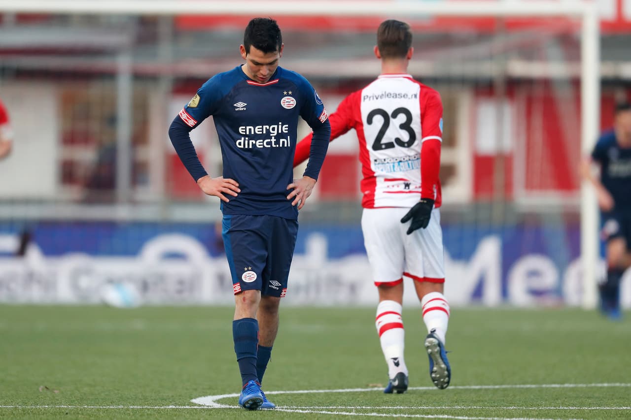 Ni Lozano ni sus compañeros tuvieron una buena reacción e incluso el mexicano salió al minuto 42 del segundo tiempo en lugar del argentino Gastón Pereiro.