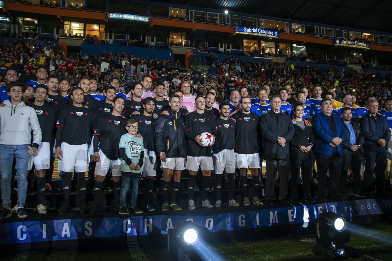 Emoción, goles, amigos, exfutbolistas, jugadores en activo y lágrimas, así se desarrolló la despedida del argentino nacionalizado mexicano.
