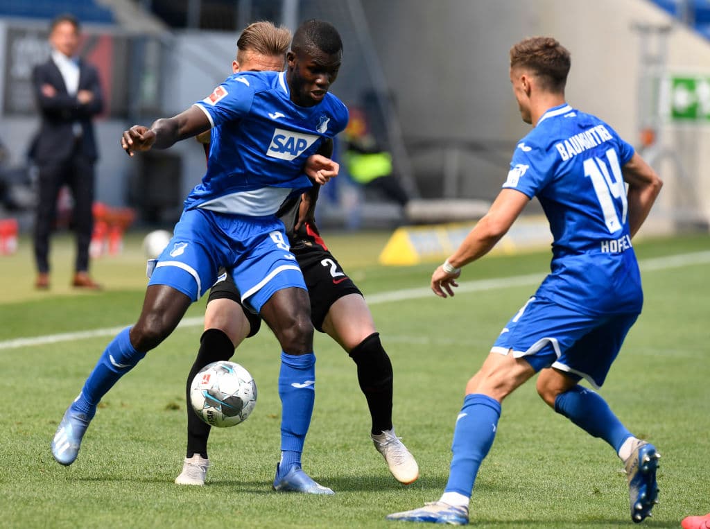 <b>Primer amonestado</b> - La primera tarjeta amarilla surgió en Sinsheim, específicamente a los 11' a Peter Pekarik del Hertha Berlin.