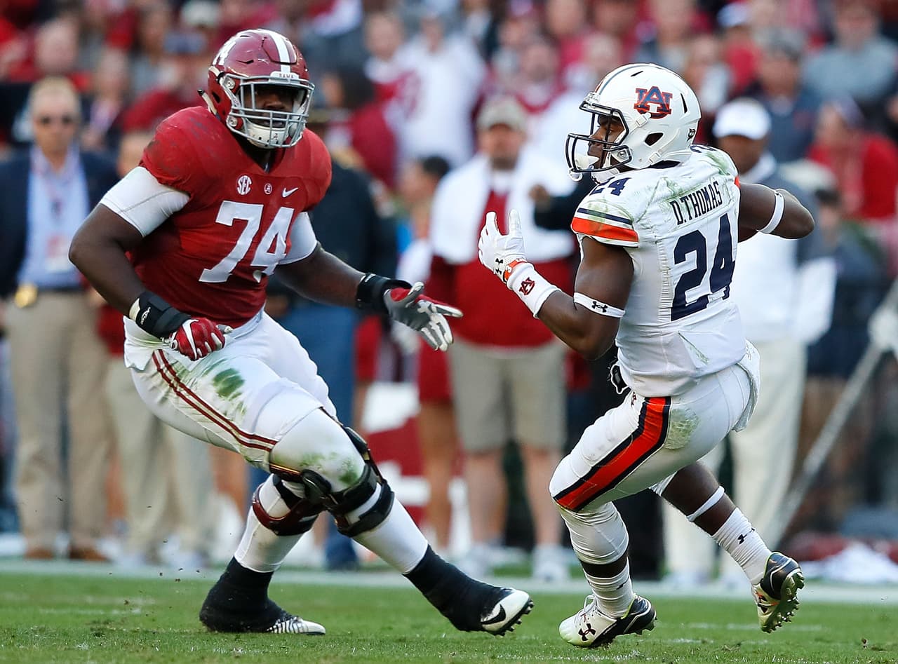 # 15
<b>CAM ROBINSON</b> – OT |
<i>Alabama</i>
<br>