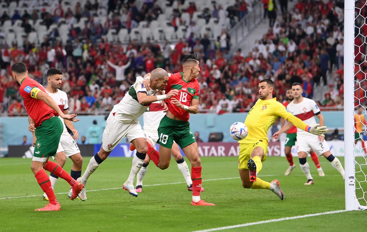 Marruecos derrotó 1-0 a Portugal con gol de Youssef En-Nesyri en el Estadio Al Thumama para convertirse en la primera selección africana en Semifinales en una Copa del Mundo.