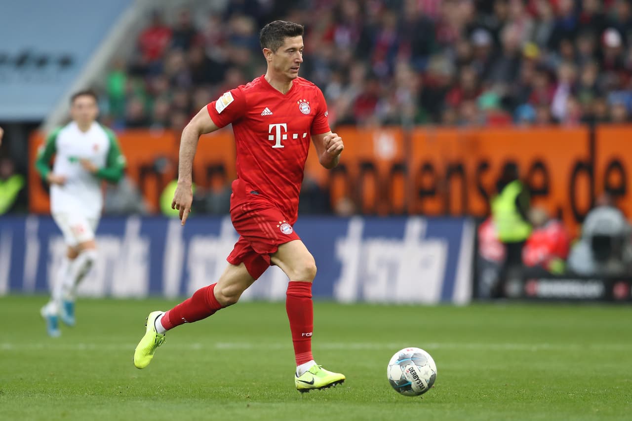 Robert Lewandowski. Bayern München. Es un killer dentro del área, tiene un disparo poderoso y un gran remate de cabeza.