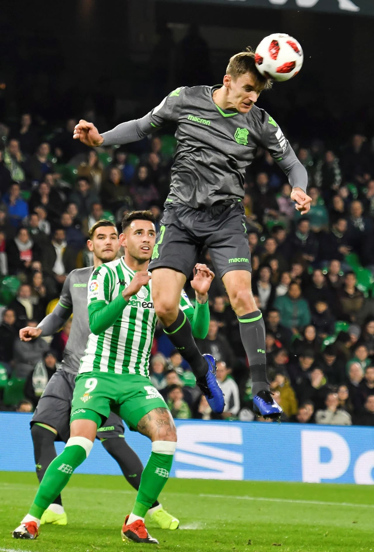 Pese a las llegadas con peligro por parte de los dos equipos, no tuvieron la precisión necesaria para horadar la cabaña de su rival, aunque regalaron un primer tiempo ameno y de vaivenes.