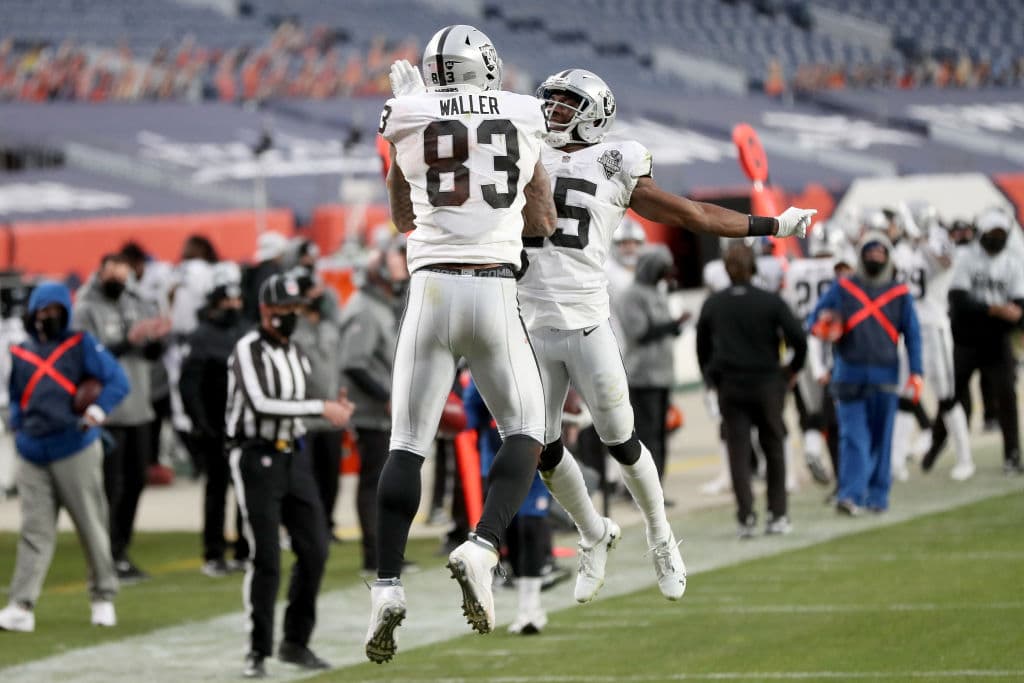 Raiders sufren en su visita a Denver, pero consiguen imponerse 32-31.
