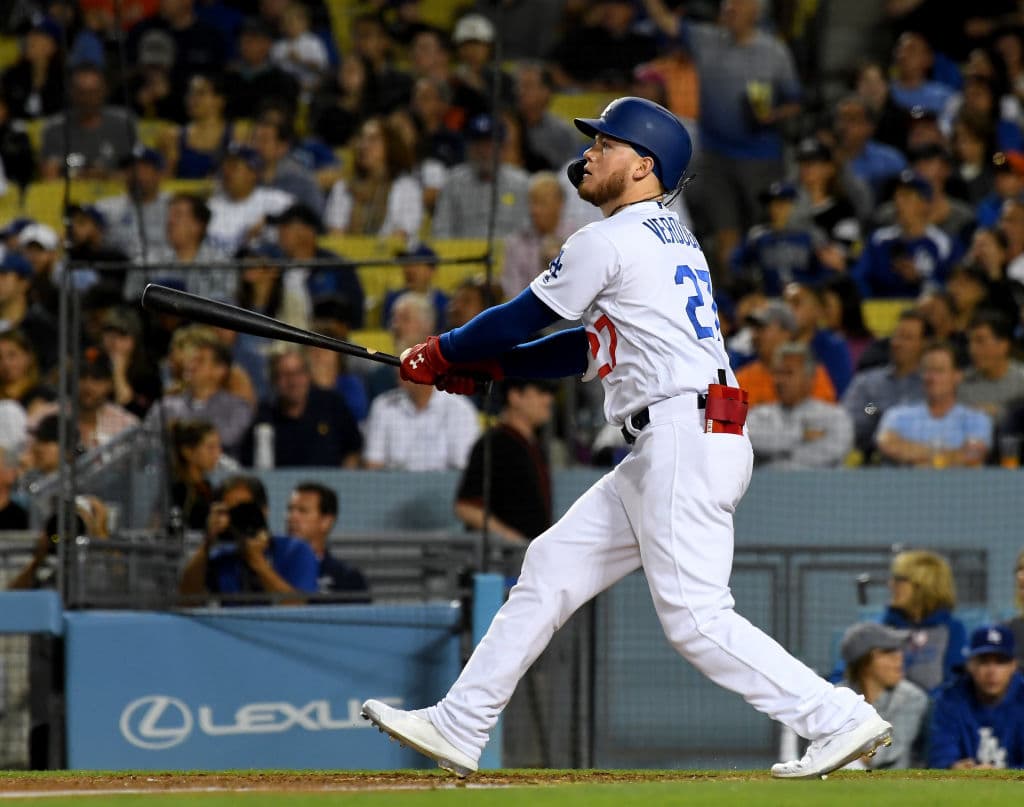 En ese mismo quinto capítulo, el también mexicano Alex Verdugo, se voló la barda, conectó jonrón solitario por el central para darle ventaja de 2-0 a los locales.