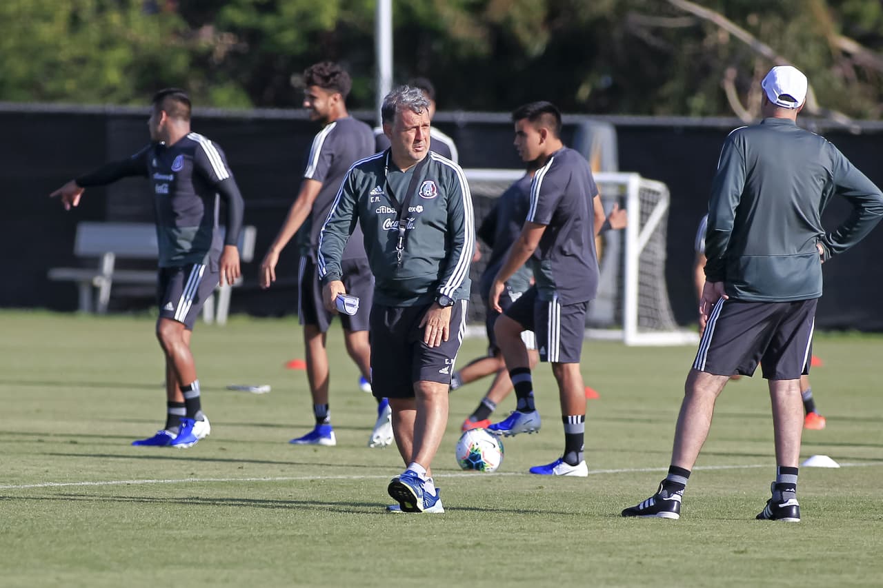 La Selección Mexicana realiza sus últimos ajustes en Los Ángeles (California) con miras a su debut, el primer partido en un torneo oficial con Gerardo Martino como técnico, contra Cuba por el Grupo A de la Copa Oro.