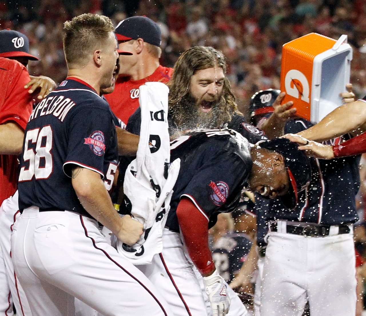 Nacionales dejaron tendidos a Bravos, Taylor pegó jonrón en la décima entrada