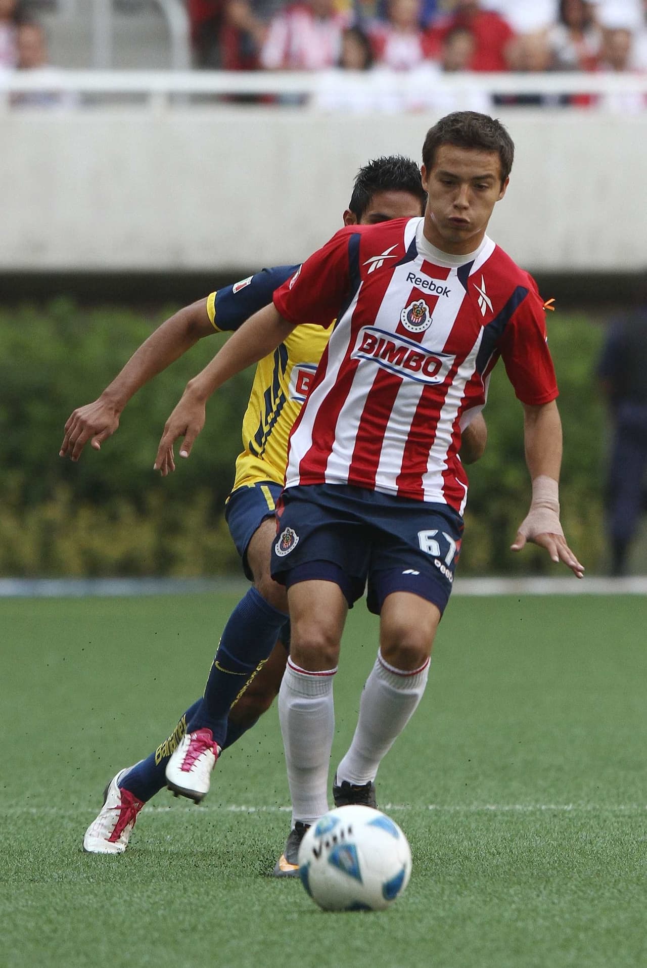 Muchos periodistas en su momento calificaron a "Cubo" Torres como
<b>el sucesor de Javier Hernández Balcázar en el Club Chivas.</b>