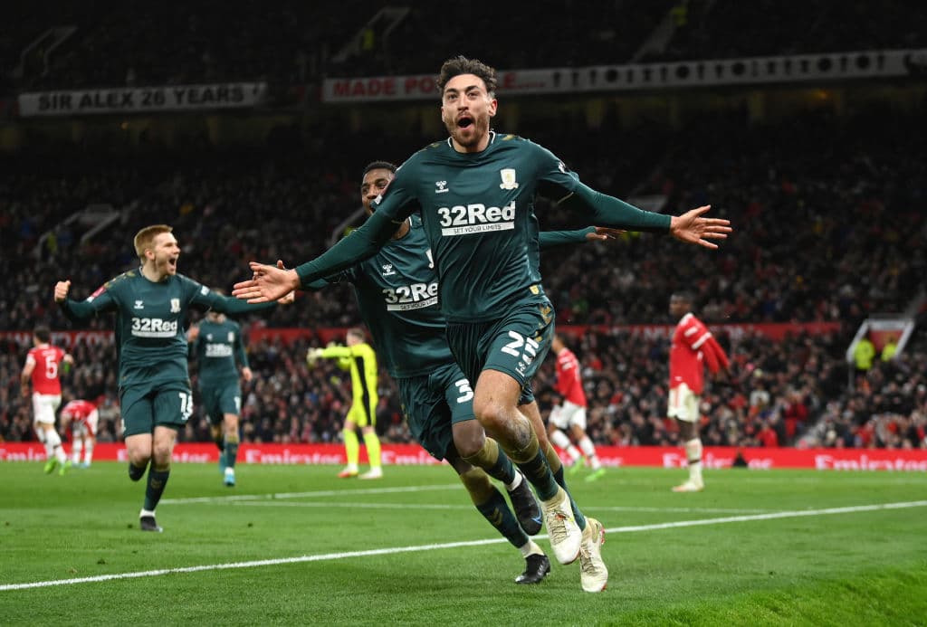 Al United le psan los penales y con un resultado de 7-8 en los penales, Middlesbrough da la sopresa de la semana y le pegan al Manchester United en Old Trafford.