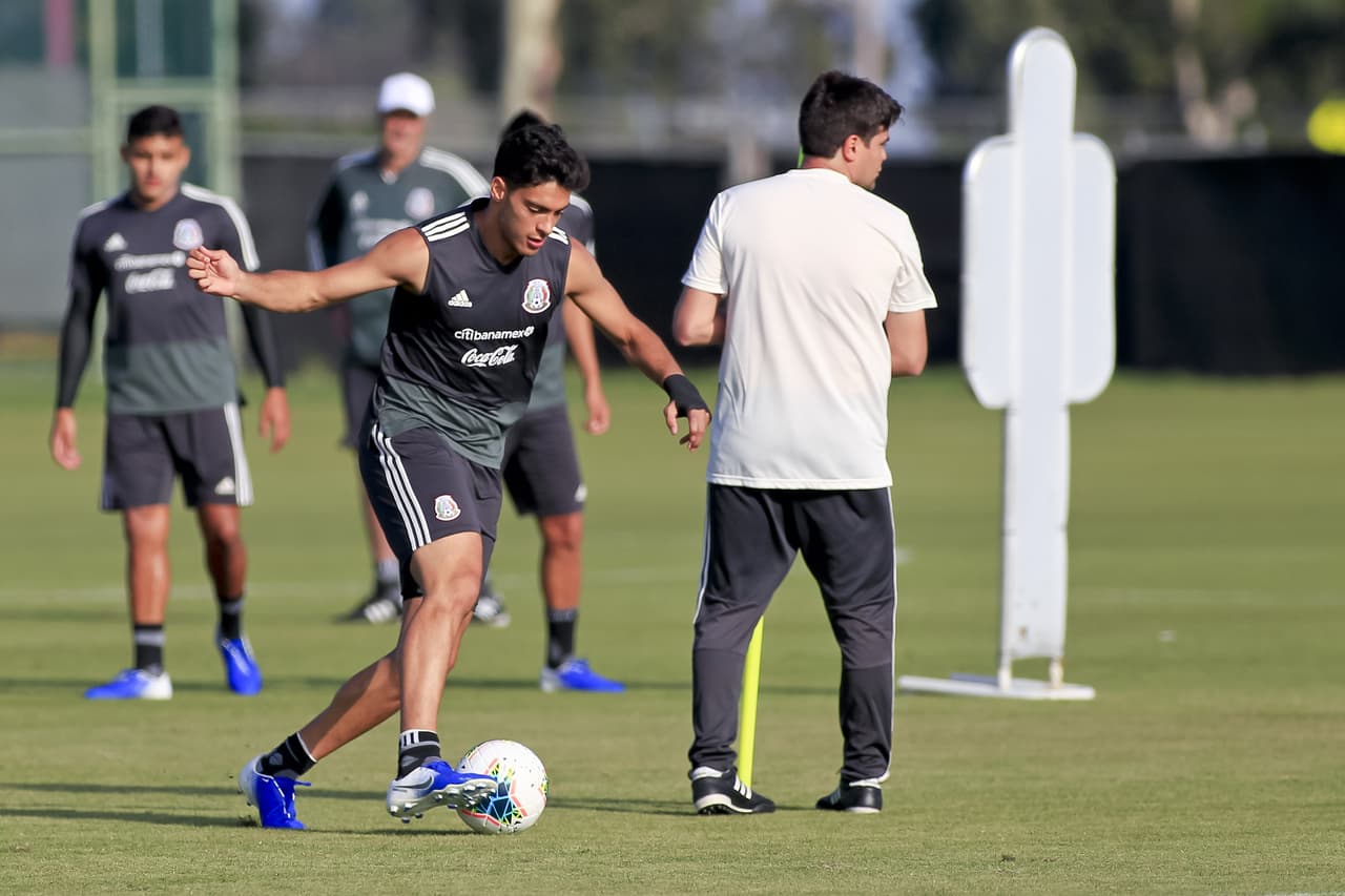 La Selección Mexicana realiza sus últimos ajustes en Los Ángeles (California) con miras a su debut, el primer partido en un torneo oficial con Gerardo Martino como técnico, contra Cuba por el Grupo A de la Copa Oro.