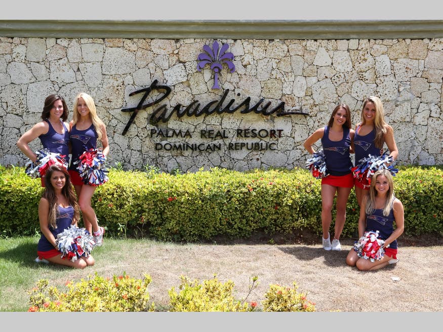 Las cheerleaders de los Patriots lucieron sexys en Punta Cana para hacer su calendario de traje de baño, ¡checa estas bellezas! (Foto: New England Patriots).