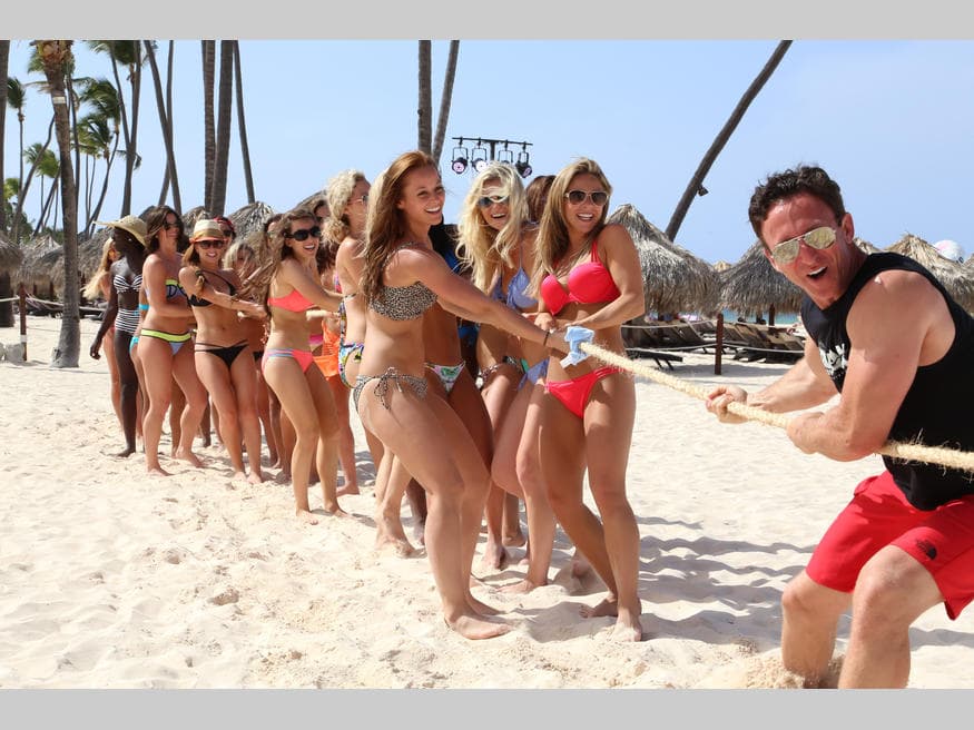 Las cheerleaders de los Patriots lucieron sexys en Punta Cana para hacer su calendario de traje de baño, ¡checa estas bellezas! (Foto: New England Patriots).