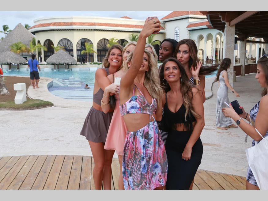 Las cheerleaders de los Patriots lucieron sexys en Punta Cana para hacer su calendario de traje de baño, ¡checa estas bellezas! (Foto: New England Patriots).