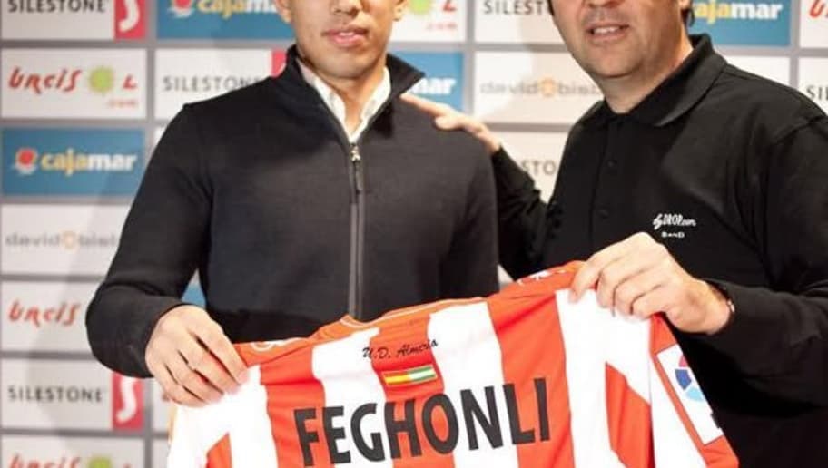 <b>Sofiane Feghouli -</b> Cuando el argelino Sofiane Feghouli llegó cedido al Almería en 2011, durante su presentación, su playera tenía mal escrito el apellido al decir Feghonli en vez de Feghouli.