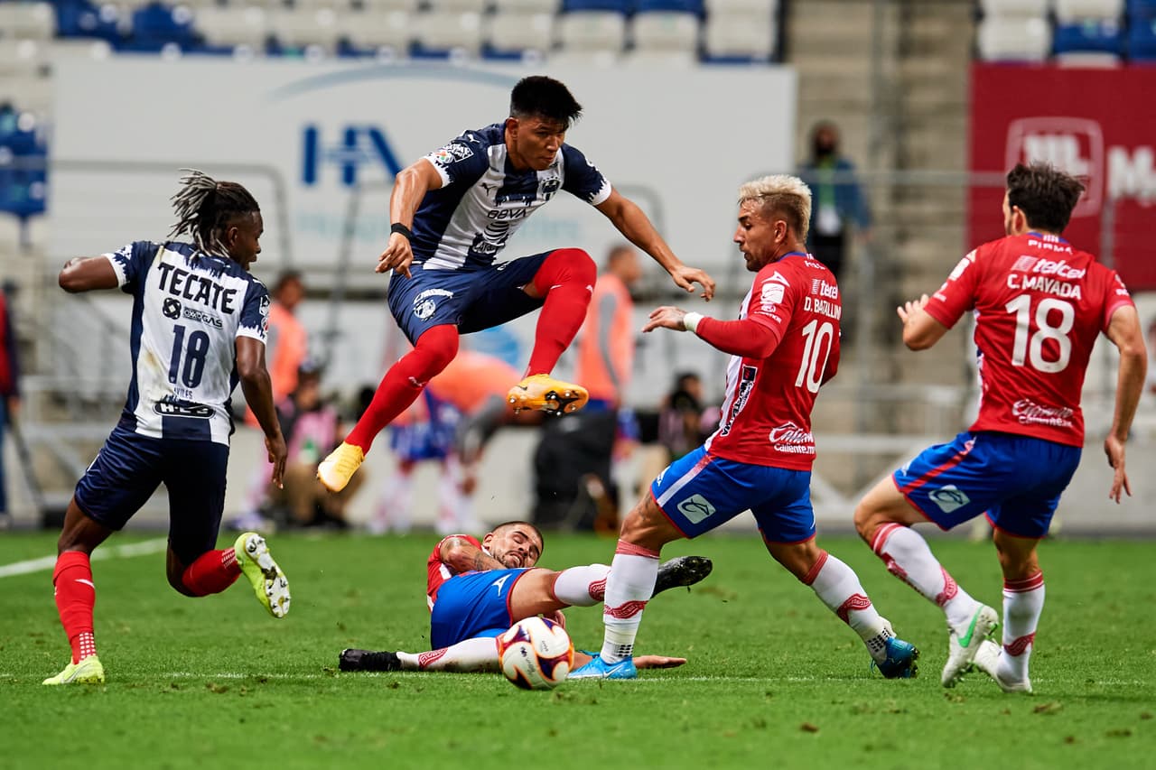 La presión de Monterrey en el mediocampo provocó varios contragolpes que no se reflejaron en el marcador.