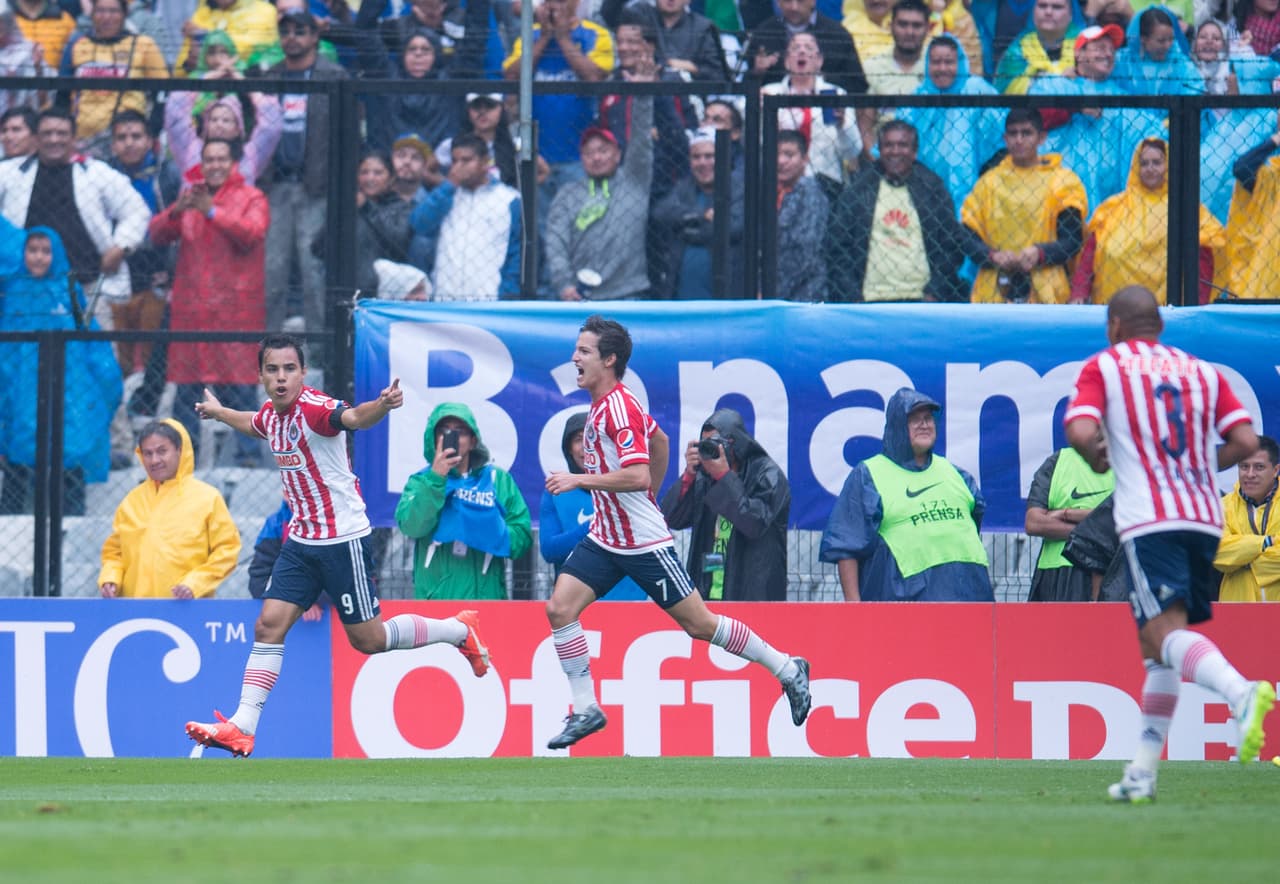 Al final la historia favoreció a Chivas y con marcador de 2-1 se llevaron ese clásico en el Estadio Azteca.