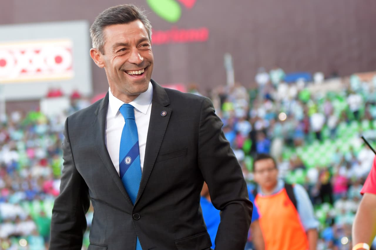 <b>Polémicos: </b>¿Quién pensaría que hasta hace no mucho tiempo era un candidato para dirigir a México? Hoy la situación de
<b>Pedro Caixinha</b> es diametralmente opuesta.