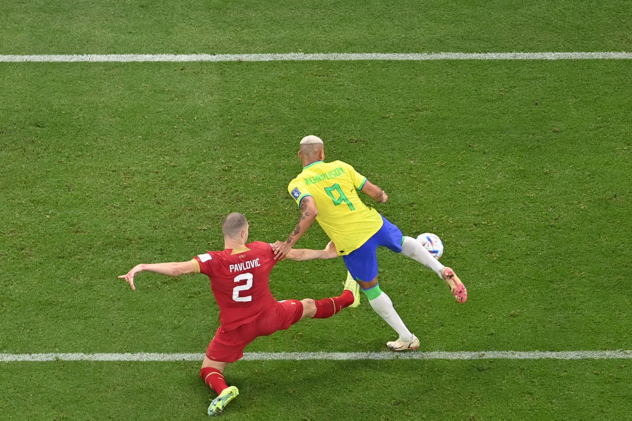 Brasil venció dos goles por cero a Serbia en su debut en La Copa del Mundo Qatar 2022 con la oportunidad de haber visto el mejor gol del Mundial de parte de Richarlison, en el mismo encuentro donde Neymar se fue lastimado y queda esperar saber si está lastimado o su salida fue sólo precaución.