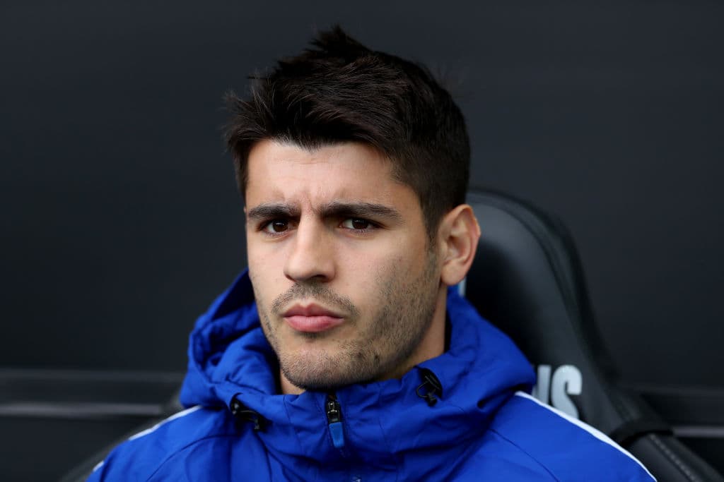 La salida de Álvaro Morata de Chelsea es inminente y el padre del español ha estado ofreciendo los servicios del delantero a Real Madrid. El fichaje sería por un precio muy inferior al de su salida