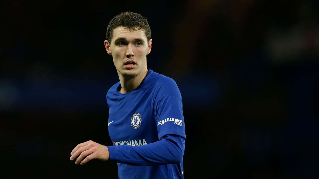 Andreas Christensen, jugador danés, salió por una lesión en el duelo contra Dinamarca y Suiza.