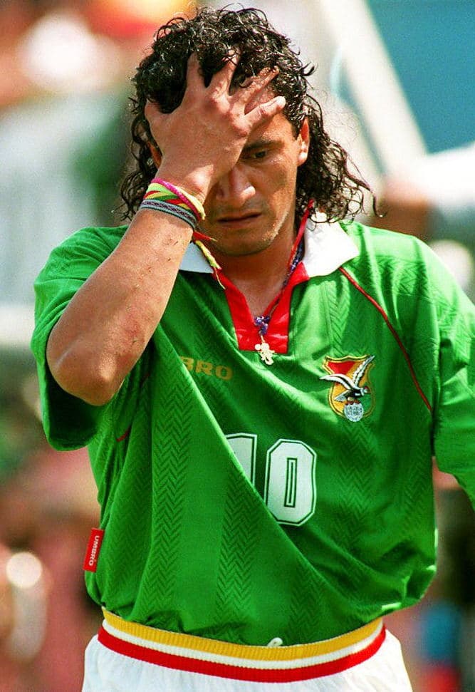 El boliviano Marco Etcheverry sufrió una lesión de ligamentos antes del Mundial de USA 94. Lo pudo jugar, pero el 'Diablo' no volvió a ser el mismo en las canchas.
