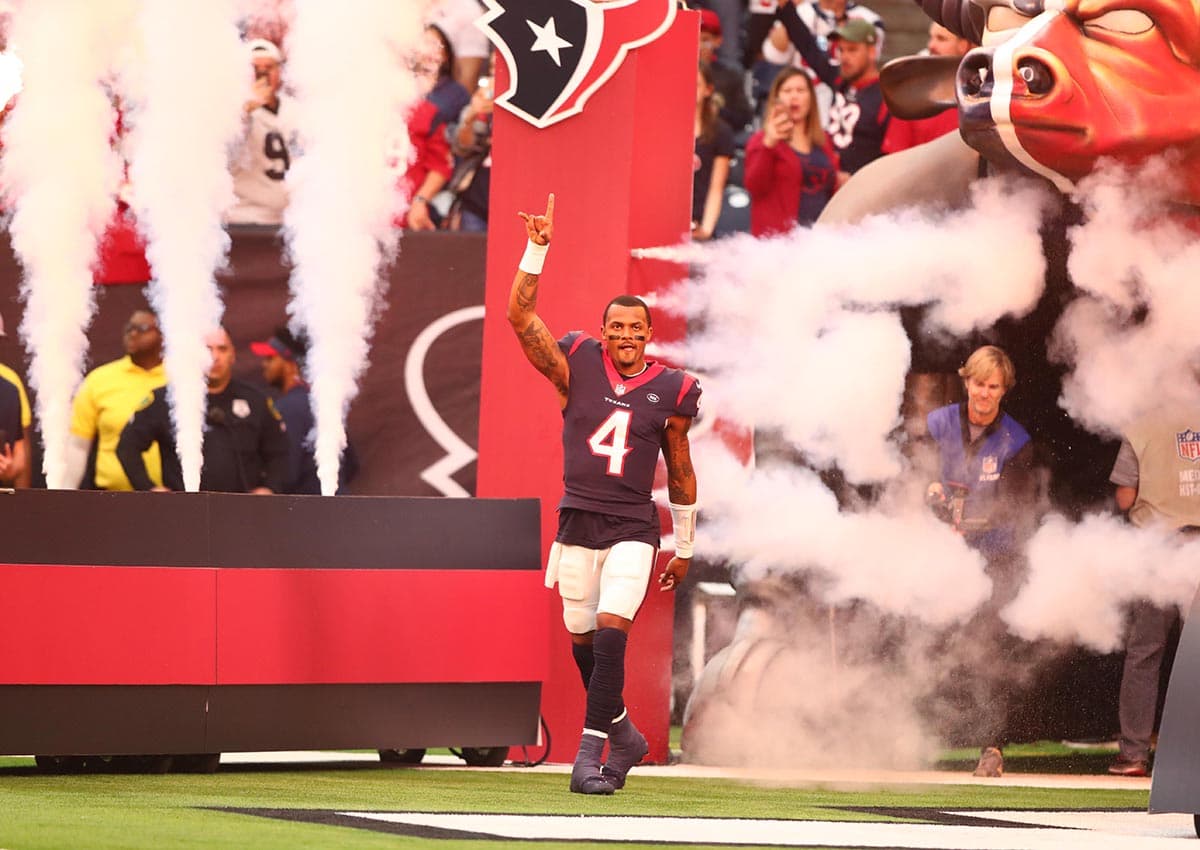 Deshaun Watson, el quarterback titular de los Houston Texans en el juego de Comodines.