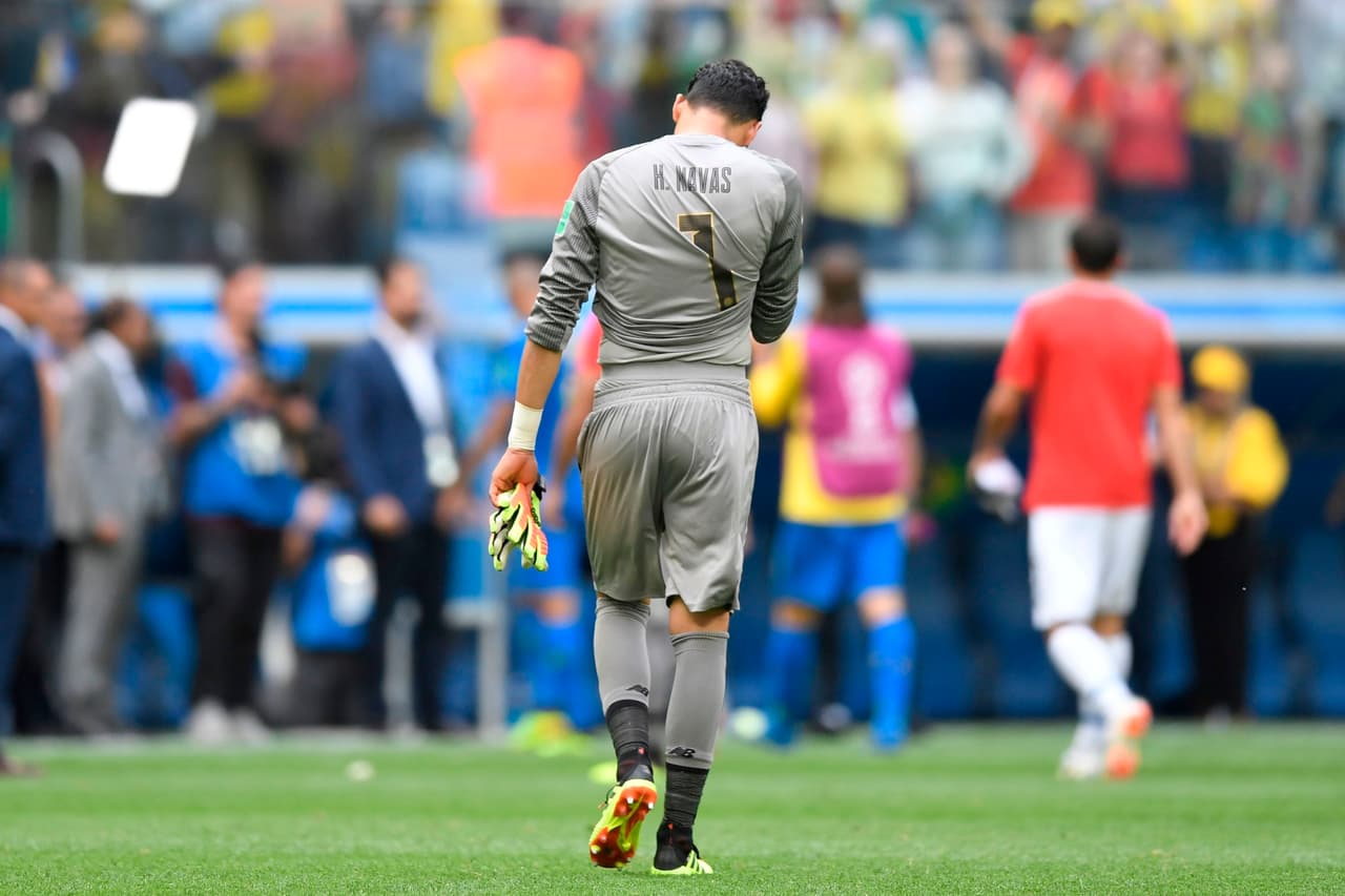 Los Ticos perdieron 1-0 ante los balcánicos y la Canarinha los despachó pronto con un 2-0 agónico pese a la gran actuación del estupendo Keylor Navas. El portero del Real Madrid no pudo aguantar tantos embates y la mejor generación de la ‘Sele’ quedó eliminada, y sin poder aspirar a repetir la hazaña que logró cuatro años atrás.