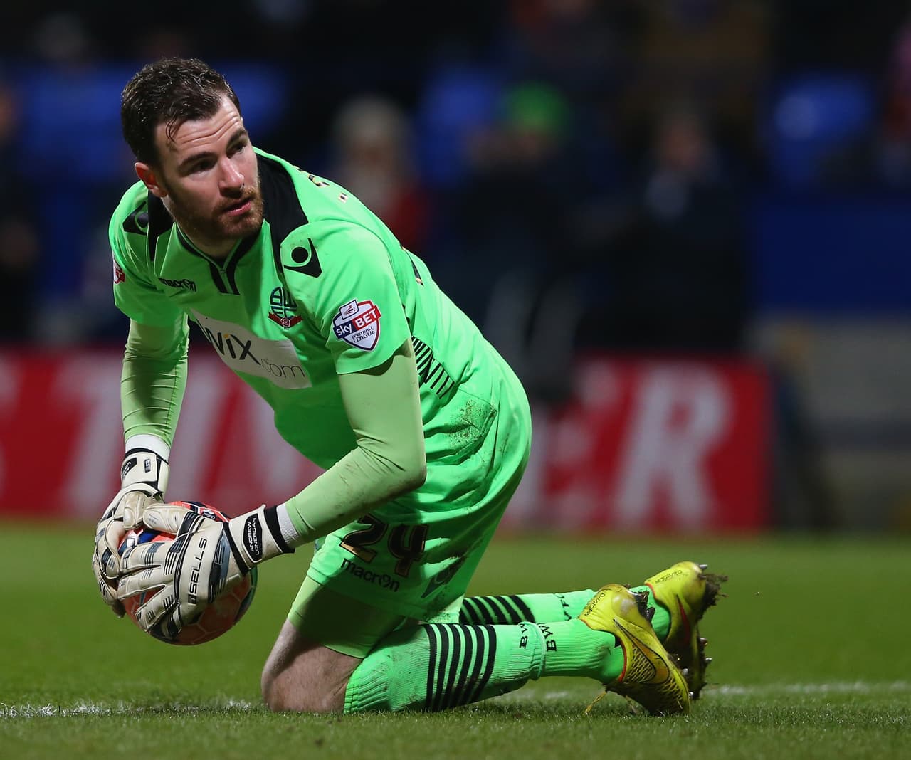 Entre 2012 y 2015 jugó con el Bolton en el Championship y en 62 partidos recibió 92 goles, dejando en 15 ocasiones su portería a cero.